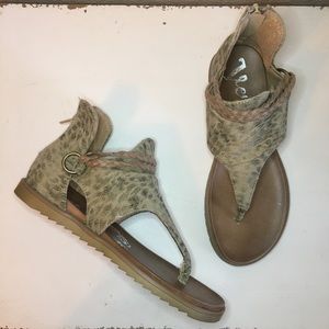 VERY G Women’s Sariah Beige Sandals 6.5 NEW NIB Thong Gladiator